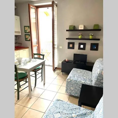 Monolocale Ai Piedi Di Citta Alta アパート